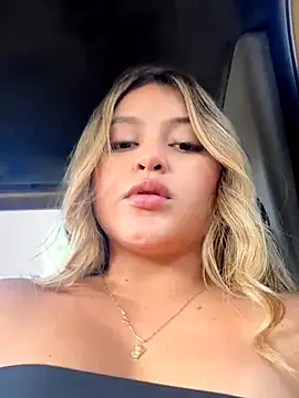 lunablossom  online show from September 21, 2025, 8:43 pm