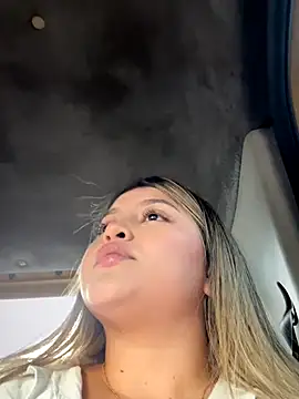 lunablossom  online show from September 27, 2025, 9:09 pm