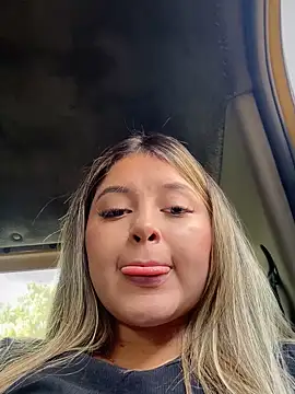 lunablossom  online show from October 1, 2025, 8:15 pm