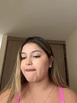 lunablossom  online show from October 2, 2025, 8:27 pm