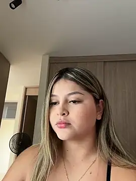 lunablossom  online show from February 10, 2026, 10:36 pm