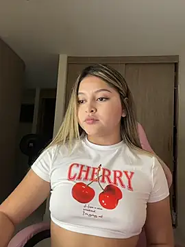 lunablossom  online show from March 7, 2026, 11:57 pm