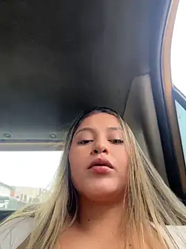 lunablossom  online show from May 17, 2026, 8:49 pm