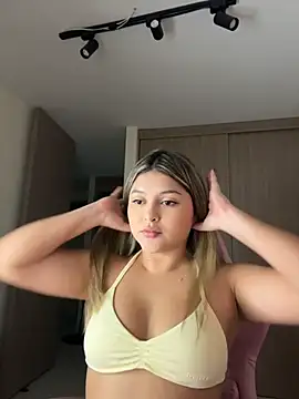 lunablossom  online show from June 24, 2026, 11:59 pm