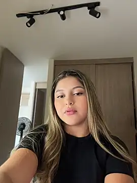 lunablossom  online show from July 6, 2026, 9:17 pm