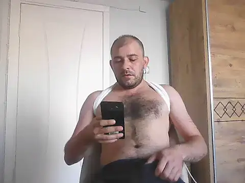 NiiiRvaNaa online show from September 11, 2025, 5:07 am