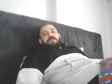 NiiiRvaNaa online show from November 13, 2025, 5:17 am