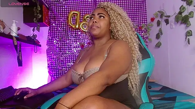 Snapshot of niawk_ chatting on October 17, 2025, 1:14 pm niawk online show from October 17, 2025, 1:14 pm