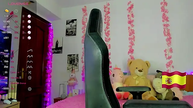 gabrielatafur  online show from September 19, 2025, 9:26 pm