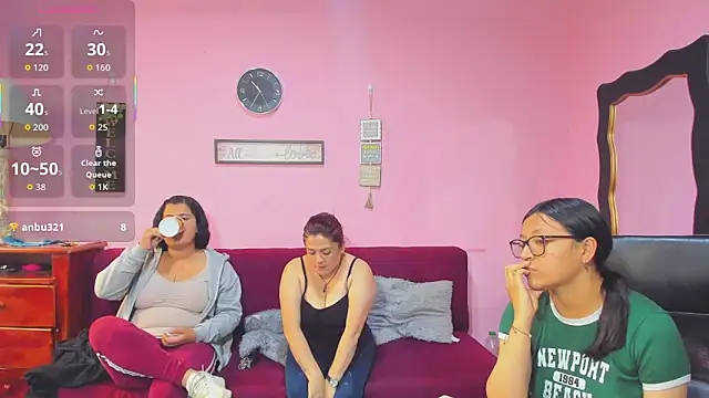 lesbiancuple online show from October 16, 2025, 3:35 pm