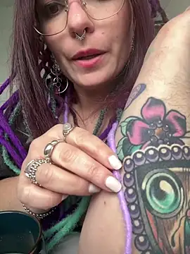 Snapshot of LunaMoongirl chatting on December 10, 2024, 1:33 pm LunaMoongirl online show from December 10, 2024, 1:33 pm