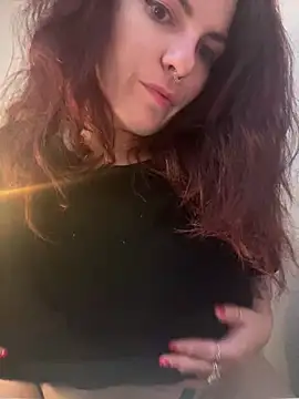 Snapshot of LunaMoongirl chatting on December 16, 2024, 4:05 pm LunaMoongirl online show from December 16, 2024, 4:05 pm