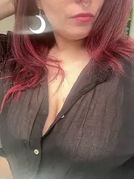 Snapshot of LunaMoongirl chatting on January 9, 2025, 1:35 pm LunaMoongirl online show from January 9, 2025, 1:35 pm