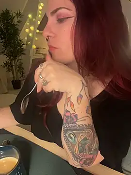 Snapshot of LunaMoongirl chatting on November 29, 2025, 5:21 am LunaMoongirl online show from November 29, 2025, 5:21 am