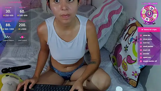 Snapshot of amy_petite chatting on June 4, 2026, 1:11 am amy petite online show from June 4, 2026, 1:11 am