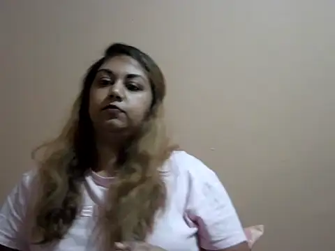 Snapshot of bellachow10 chatting on November 8, 2025, 5:34 pm bellachow10 online show from November 8, 2025, 5:34 pm