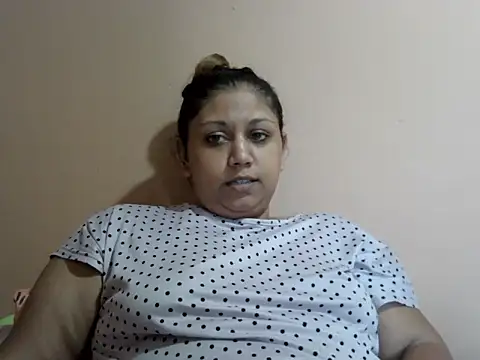 Snapshot of bellachow10 chatting on November 11, 2025, 11:32 am bellachow10 online show from November 11, 2025, 11:32 am