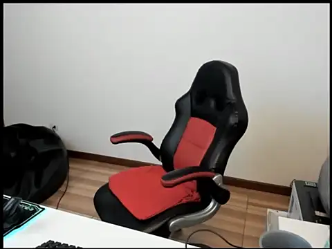 Snapshot of kayortiiz chatting on February 21, 2025, 1:00 am kayortiiz online show from February 21, 2025, 1:00 am