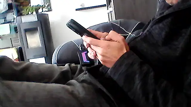 Snapshot of mickzizi chatting on September 22, 2025, 11:23 am mickzizi online show from September 22, 2025, 11:23 am