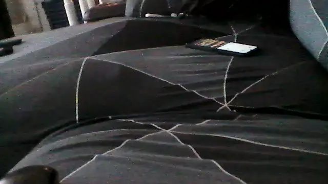 Snapshot of mickzizi chatting on December 15, 2025, 9:02 am mickzizi online show from December 15, 2025, 9:02 am