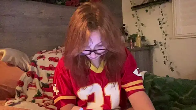 Snapshot of sweetandwet_daddy chatting on December 16, 2024, 1:00 pm sweetandwet daddy online show from December 16, 2024, 1:00 pm