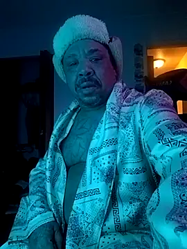 yellowwetfox online show from December 22, 2024, 6:39 am