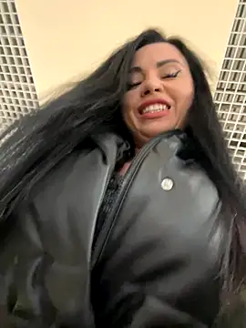 CrazzyChicks online show from October 17, 2025, 7:44 am