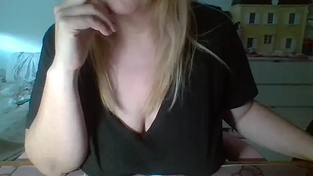 Snapshot of BondageGirl35 chatting on June 3, 2026, 6:13 pm BondageGirl35 online show from June 3, 2026, 6:13 pm