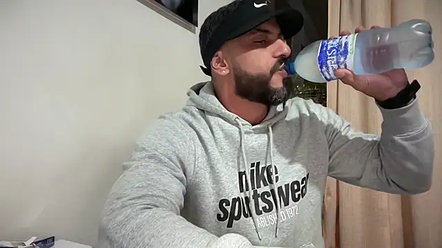 romeolovedark online show from February 15, 2026, 4:31 am