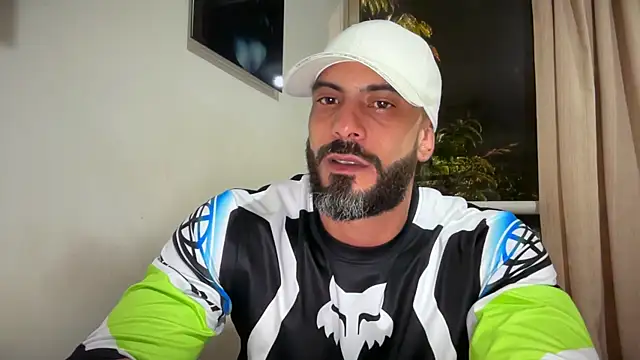 romeolovedark online show from June 19, 2026, 5:34 am