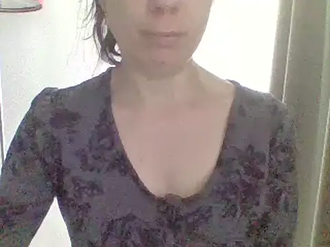 Snapshot of Moi_Lina chatting on June 15, 2026, 6:54 pm Moi Lina online show from June 15, 2026, 6:54 pm
