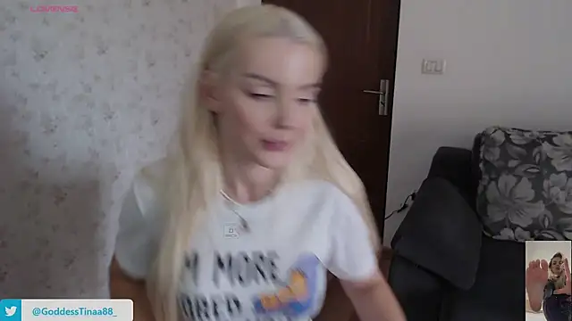 Snapshot of Goddess_Tina chatting on October 30, 2025, 7:54 am Goddess Tina online show from October 30, 2025, 7:54 am