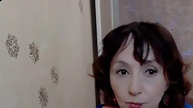 Snapshot of AnnieEltgant chatting on May 5, 2026, 3:42 pm AnnieEltgant online show from May 5, 2026, 3:42 pm