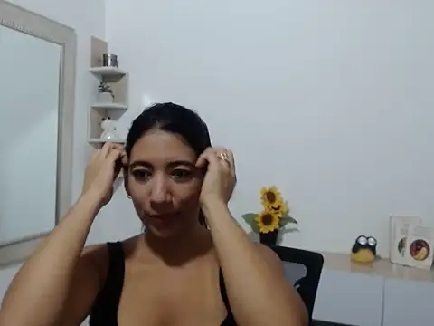 Eva Rodriguez  online show from September 8, 2025, 6:29 pm