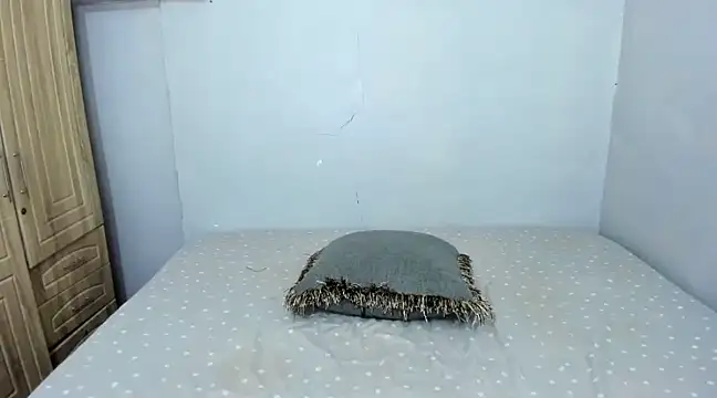 Snapshot of shantal_r0mance chatting on December 19, 2024, 8:34 am shantal r0mance online show from December 19, 2024, 8:34 am