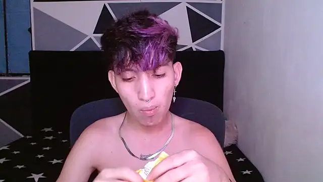 Snapshot of littlextreme chatting on December 22, 2024, 2:39 am littlextreme online show from December 22, 2024, 2:39 am