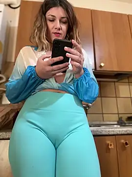 Snapshot of DaisyVibesss chatting on December 17, 2024, 9:07 am DaisyVibesss online show from December 17, 2024, 9:07 am