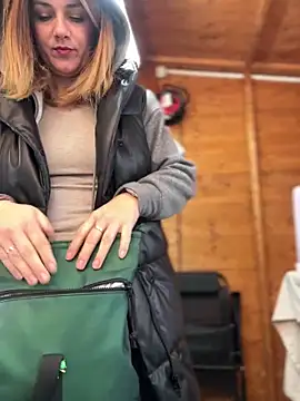 Snapshot of DaisyVibesss chatting on January 5, 2025, 12:10 pm DaisyVibesss online show from January 5, 2025, 12:10 pm