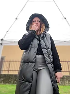 Snapshot of DaisyVibesss chatting on February 16, 2025, 2:00 pm DaisyVibesss online show from February 16, 2025, 2:00 pm