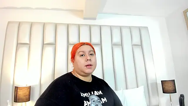 aandreaperez online show from September 13, 2025, 11:32 am