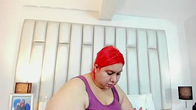 aandreaperez online show from October 28, 2025, 11:36 am