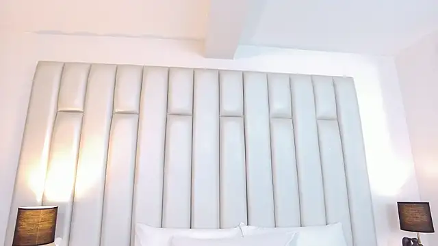 aandreaperez online show from November 27, 2025, 11:45 am