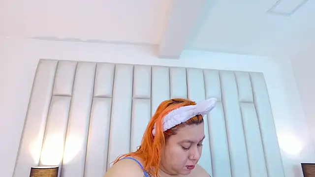 aandreaperez online show from November 28, 2025, 11:57 am