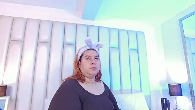 aandreaperez online show from February 13, 2026, 11:39 am