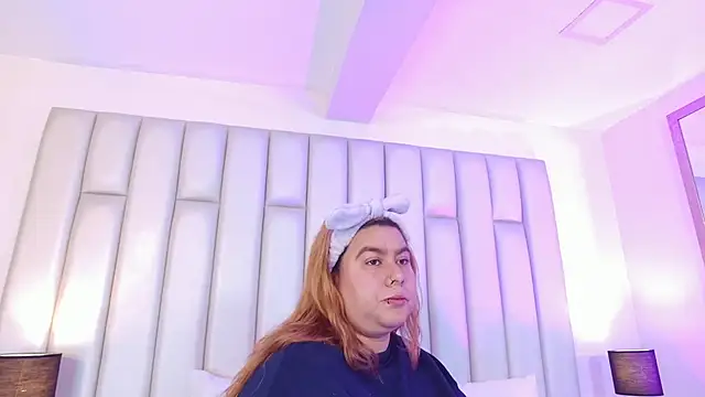 aandreaperez online show from April 24, 2026, 11:45 am