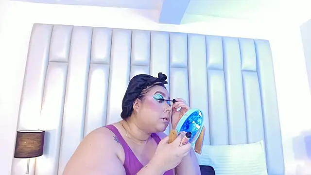 aandreaperez online show from July 23, 2026, 2:04 pm