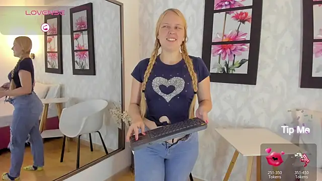 Snapshot of EmilySumer chatting on February 16, 2025, 10:32 pm EmilySumer online show from February 16, 2025, 10:32 pm