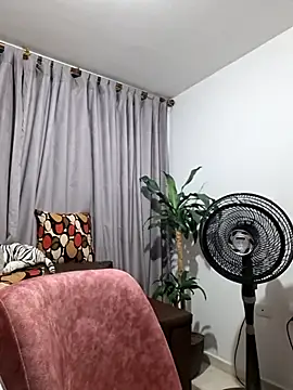 gisela27 online show from April 23, 2026, 3:52 am