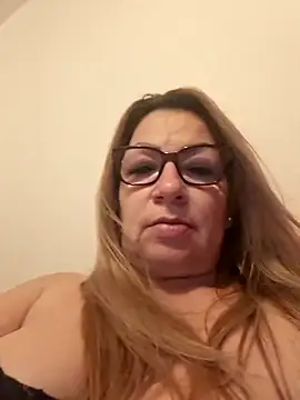 Snapshot of gisela27 chatting on June 8, 2026, 5:52 am gisela27 online show from June 8, 2026, 5:52 am