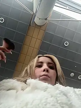 ValeriaHot69 online show from December 17, 2025, 2:01 pm